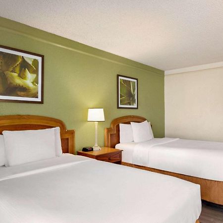 Hotel Baymont By Wyndham Daytona Beach - Intl Speedway Extérieur photo