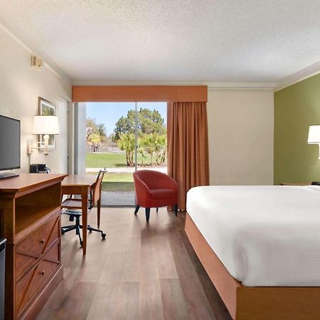 Hotel Baymont By Wyndham Daytona Beach - Intl Speedway Extérieur photo