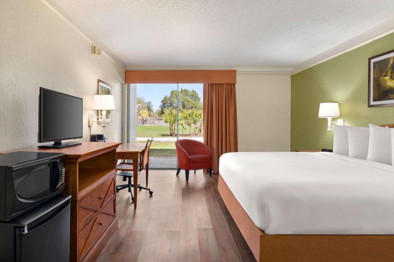 Hotel Baymont By Wyndham Daytona Beach - Intl Speedway Extérieur photo