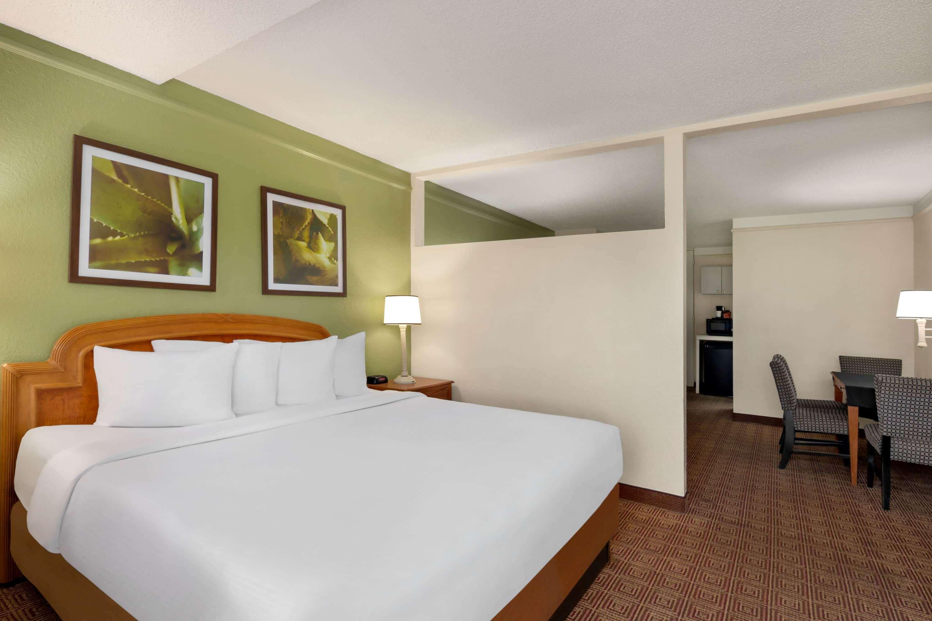 Hotel Baymont By Wyndham Daytona Beach - Intl Speedway Extérieur photo