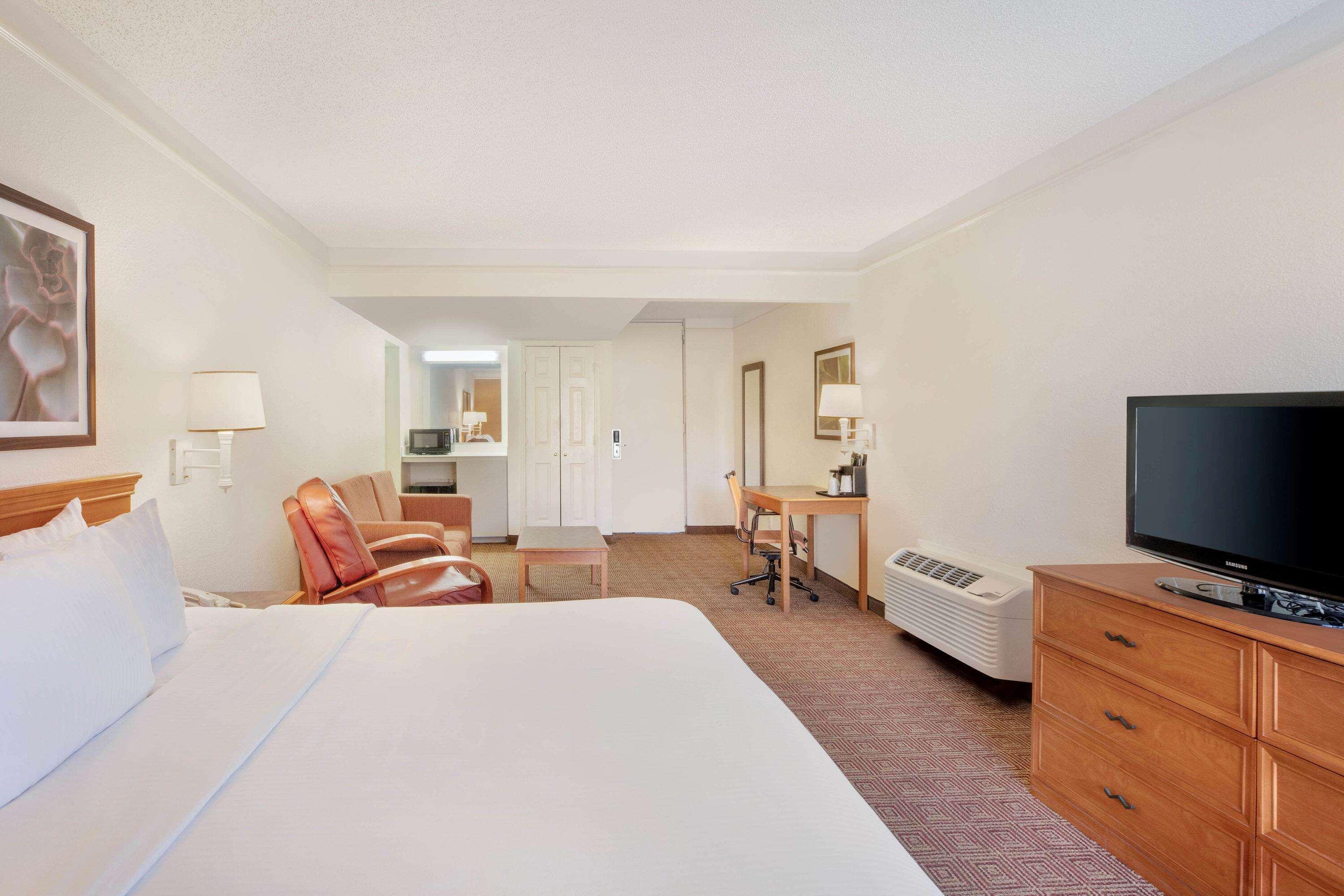 Hotel Baymont By Wyndham Daytona Beach - Intl Speedway Extérieur photo