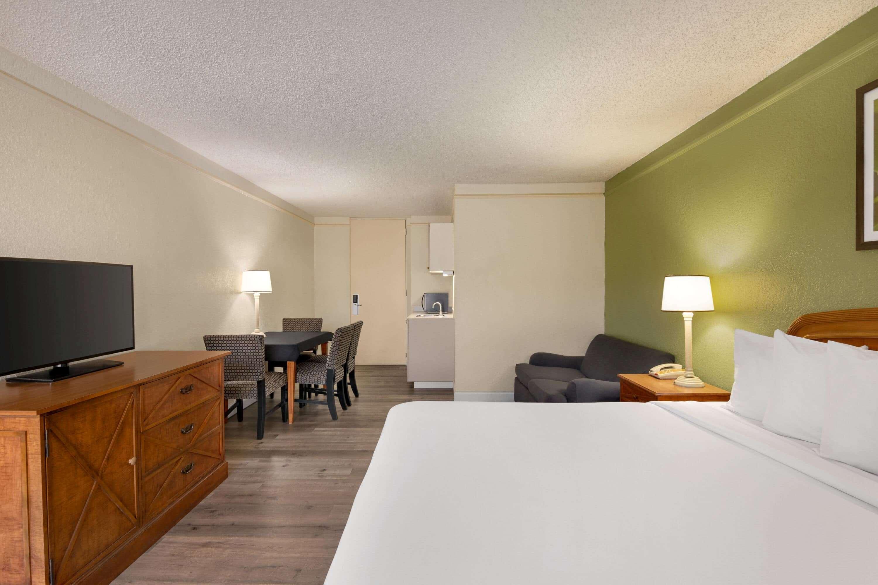 Baymont By Wyndham Daytona Beach - Intl Speedway Extérieur photo