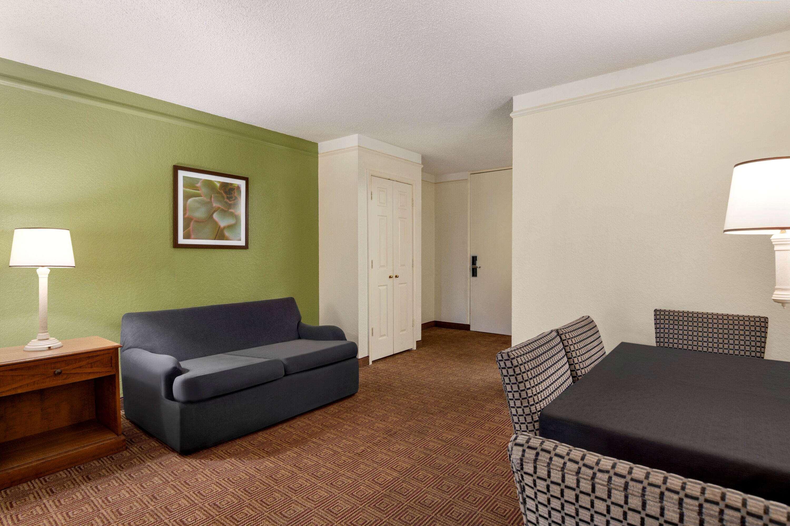 Hotel Baymont By Wyndham Daytona Beach - Intl Speedway Extérieur photo